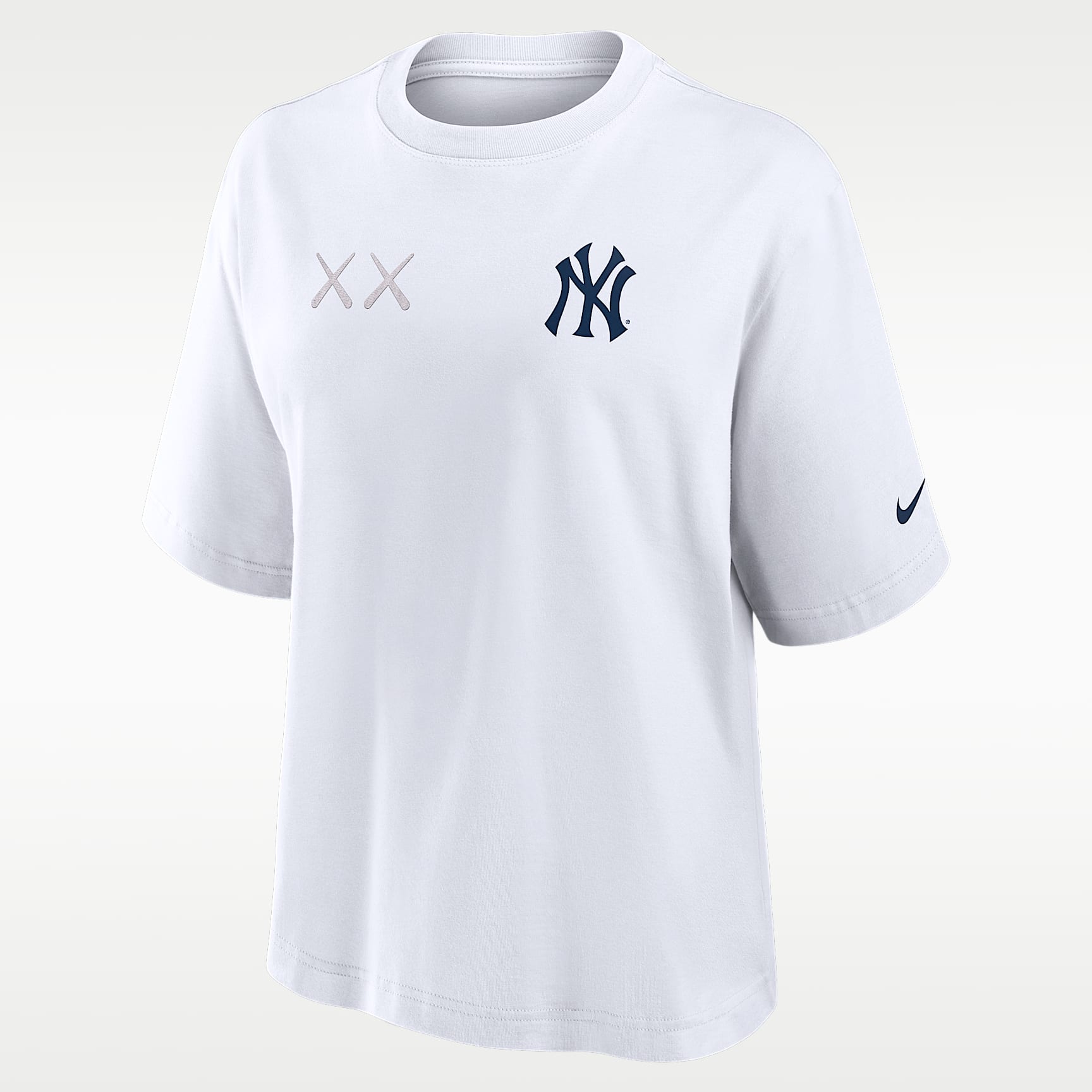 New York Yankees Boxy Women's Nike x KAWS MLB T-Shirt. Nike.com